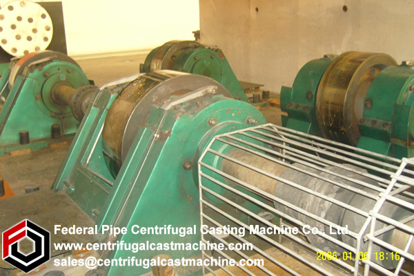 Centrifugal casting machine with venturi actuated vacuum venting